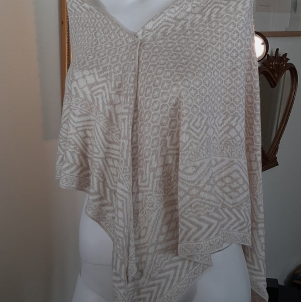 Bcbg Max azria shawl